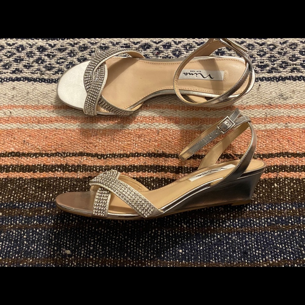 NINA DRESS KITTEN WEDGES SIZE 8 1/2